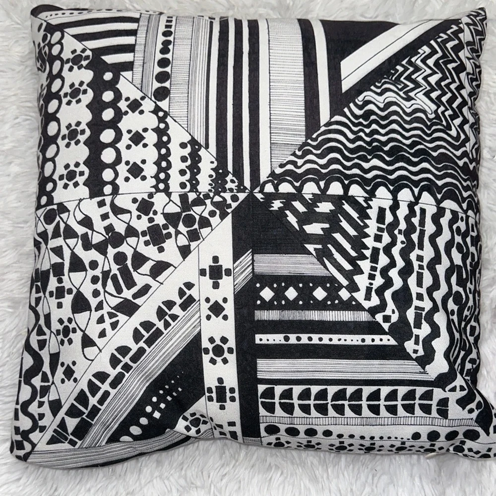 Geometric Black and White Accent Pillow‎ NWOT